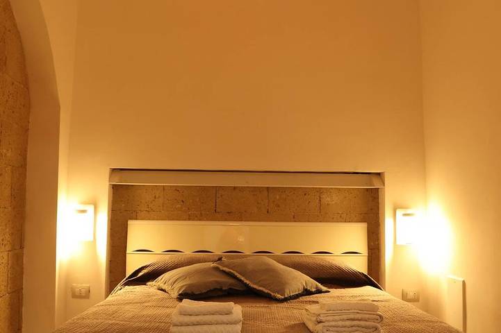 Entire apartment, Cimabue Cave Holiday House Caserta a stone's throw from the Royal Palace in Caserta, Caserta Province
