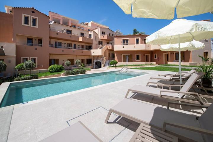 Appart’hôtel pour 4 personnes, avec Balcon et Terrasse ainsi que Jardin et Piscine