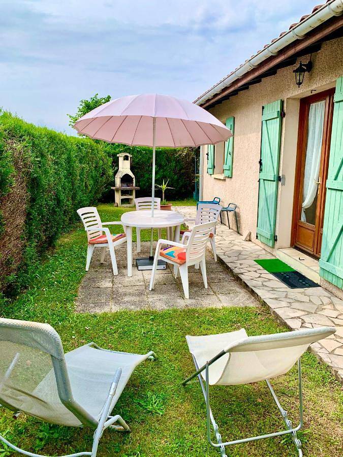 Gîte pour 4 personnes, avec jardin et terrasse à Narrosse