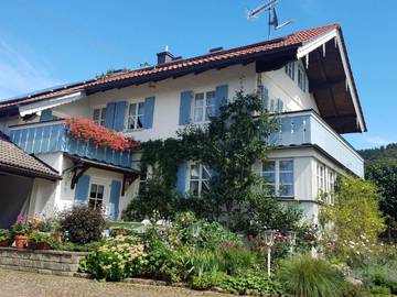 Ferienwohnung für 4 Personen, mit Terrasse und Ausblick in Ohlstadt