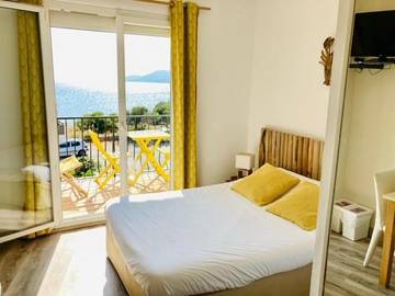 Hôtel pour 2 personnes, avec jardin et vue dans Plage de l'Almanarre