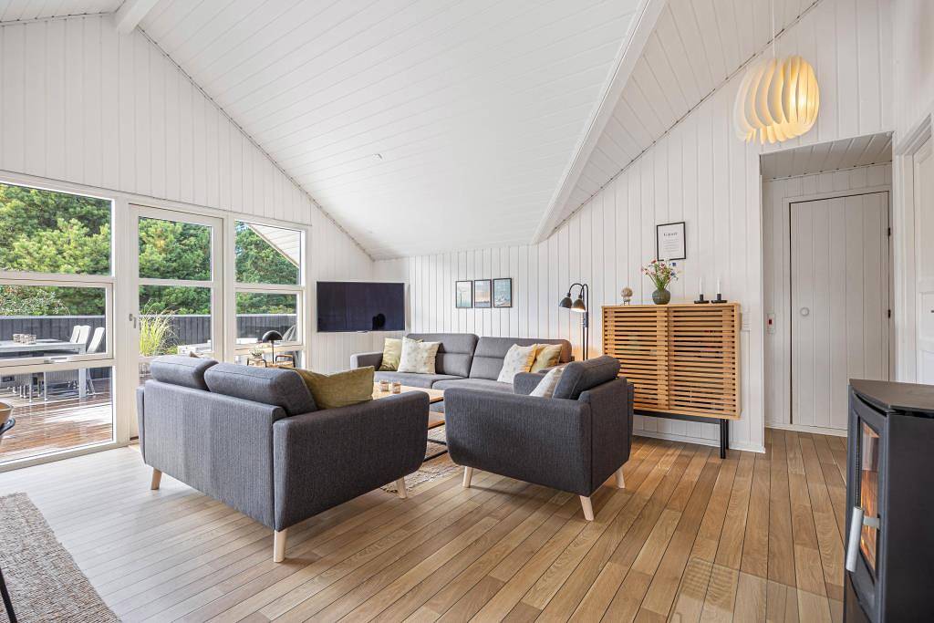 Kleines, buntes Ferienhaus mit Sauna & Kamin am Meer in Søndervig, Holmsland Klit