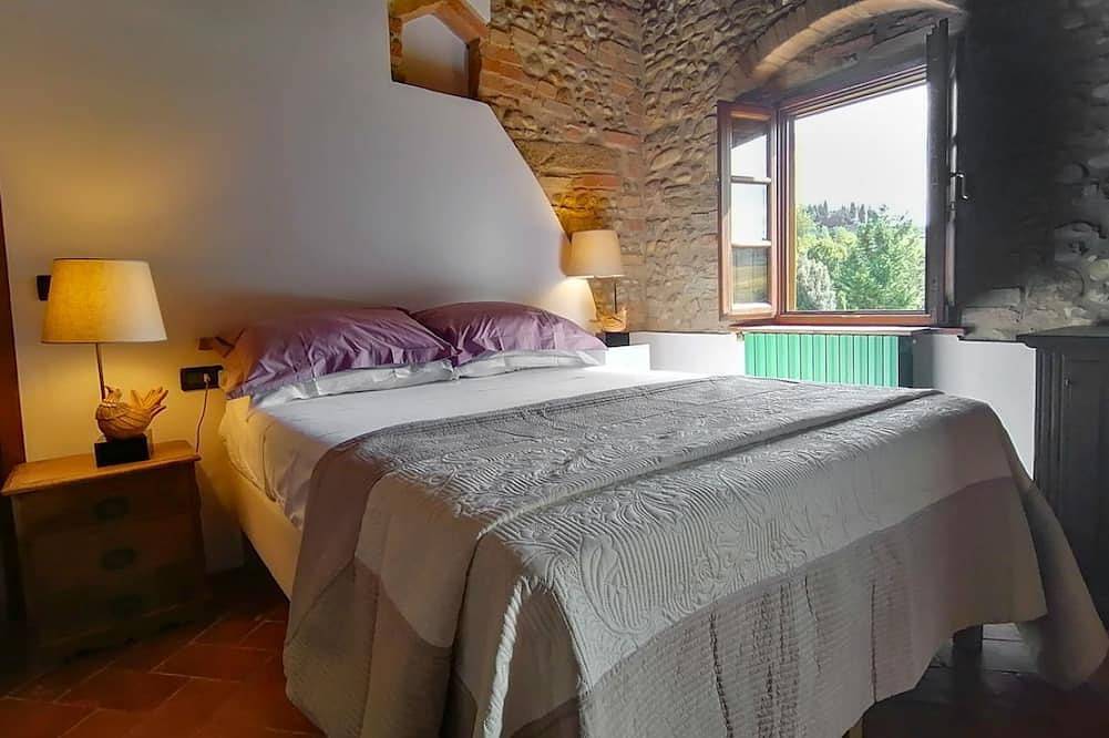 La Quercia, apartment with garden for 6/8 people  in the heart of Chianti in Montespertoli, Chianti
