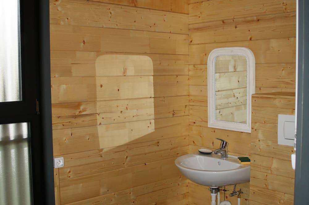 Cabane taboo in Chamberet, Région de Tulle
