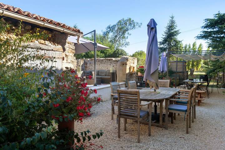 Gîte pour 14 personnes, avec Jardin dans Pers
