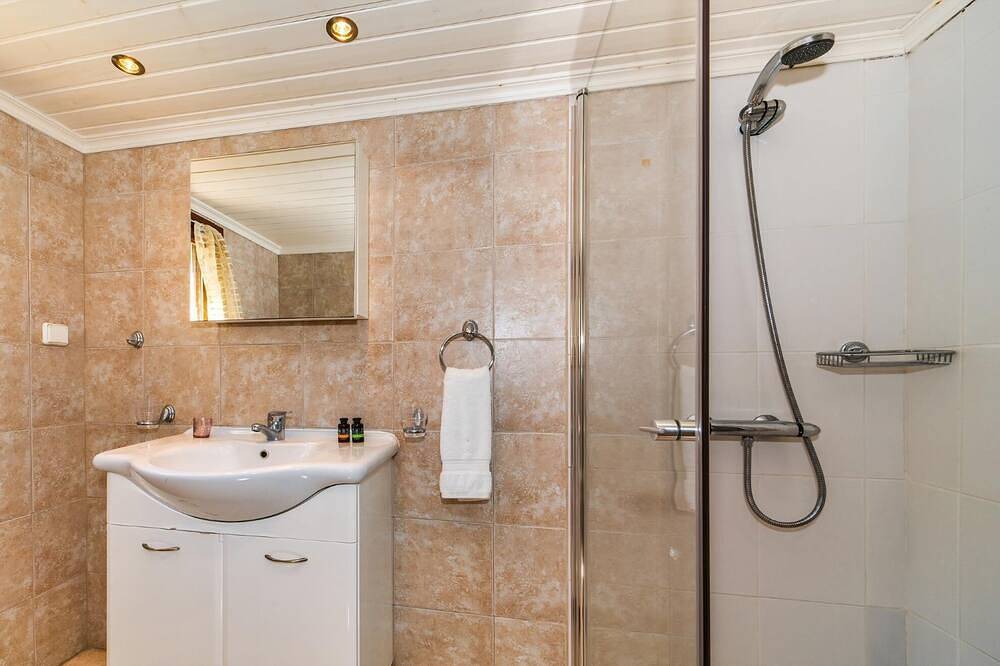 Romantic Cottage with Private Pool and Garden near Vathy and Dexa Beach in Vathy, Griechenland