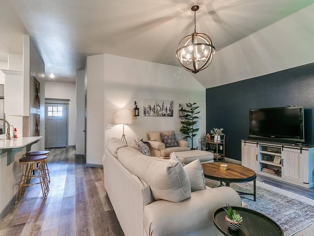 Your Unforgettable Temporary Haven! in Edmond, Oklahoma County