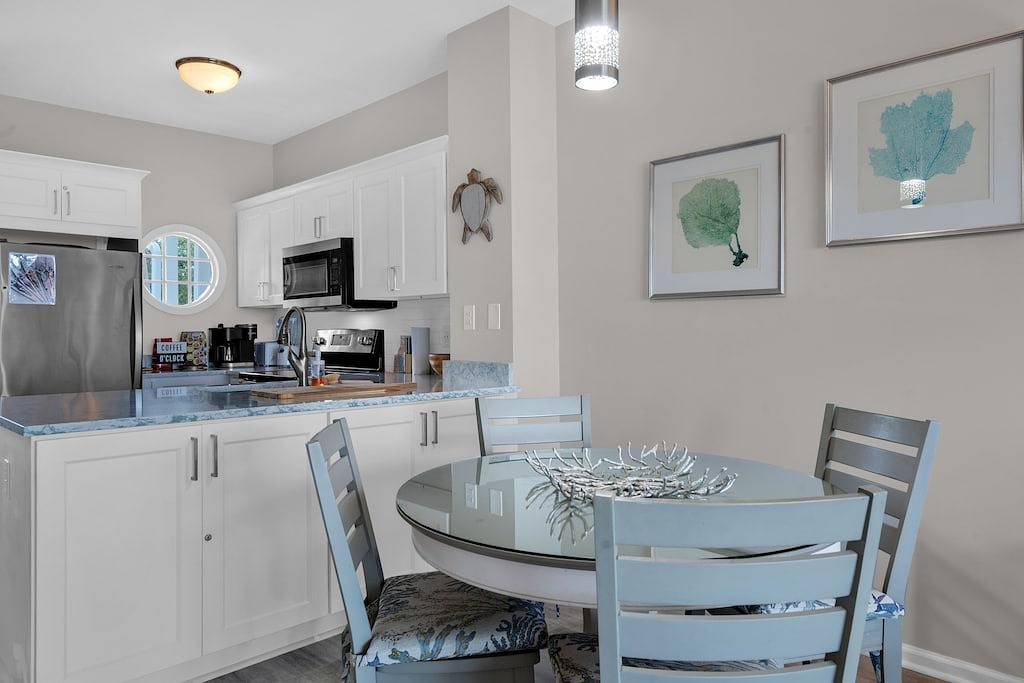 Tiny Villa, Big Ocean Views| Breathtaking Sunsets in Duck Key, Monroe County