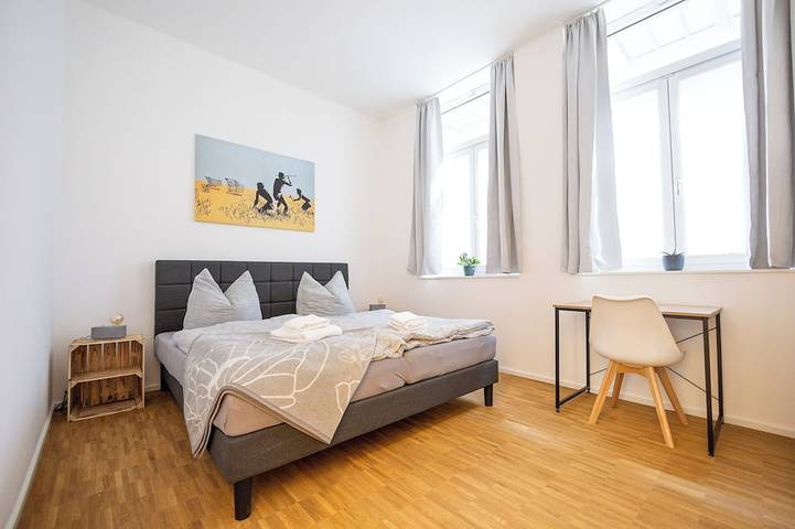 Appartement entier, ★ Ko-Living - Banksy Suite | In the center | Up to 4 pers. | Washing machine ★ in Halle, Saale-Unstrut