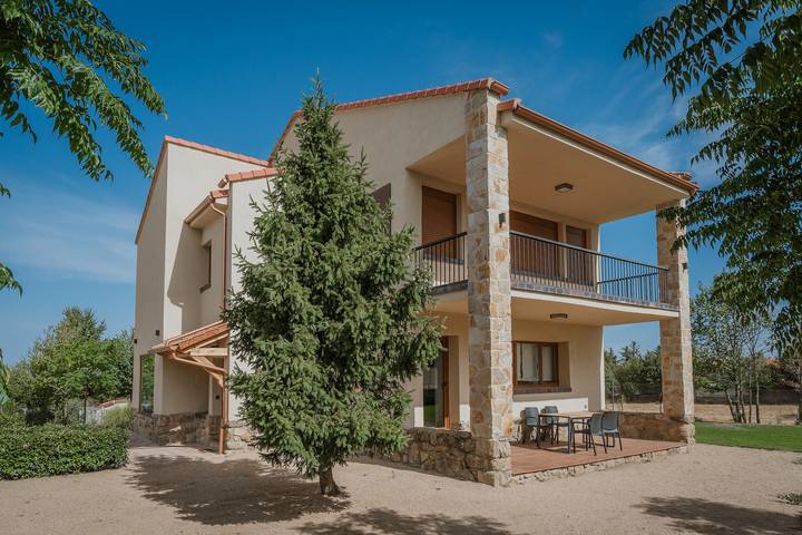 Casa rural para 13 personas, con jardín - 1