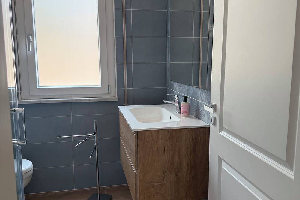 Appartamento intero, A pochi passi dal mare e dai servizi con una vista mozzafiato sul castello in Roccella Ionica, Provincia di Reggio Calabria