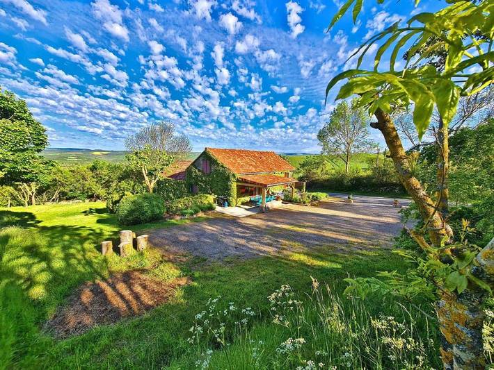 Location de vacances pour 11 personnes, avec vue et balcon à Compeyre