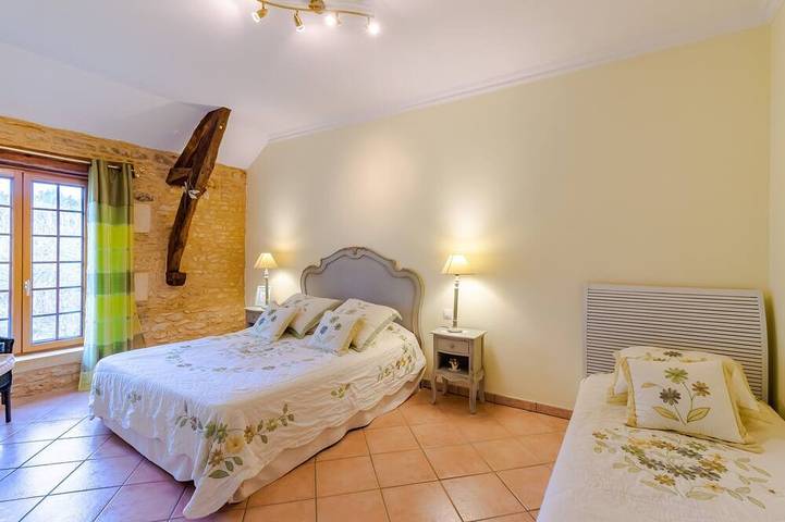 Chambre d’hôte pour 3 personnes, avec jardin à Saint-Amand-de-Coly - 4