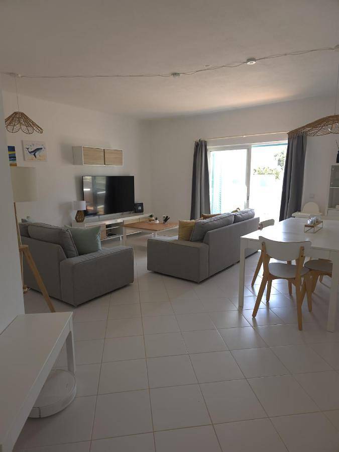 Apartamento de férias para 5 pessoas, com jardim e piscina em Praia da Prainha