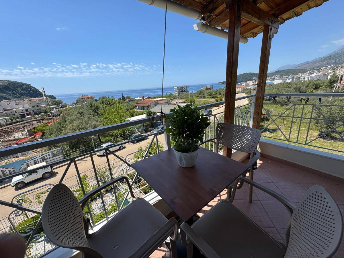 Rexhos Studios in Himarë, Vlorë