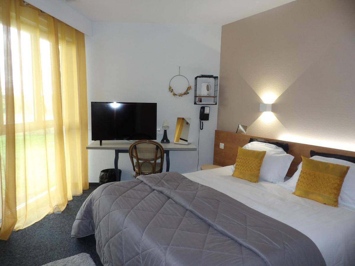 Standard Double or Twin Room with Garden View in Saint-Victor (Allier), Région de Montluçon