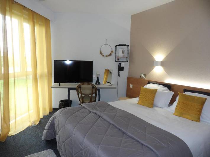 Hôtel pour 2 personnes, avec jardin à Saint-Victor (Allier) - 2