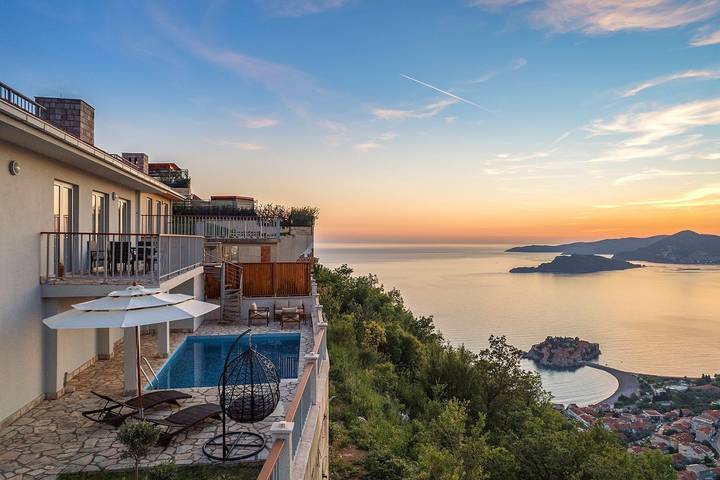 Villa for 6 people, with Ocean view and Balcony as well as Terrace and Pool in Montenegro