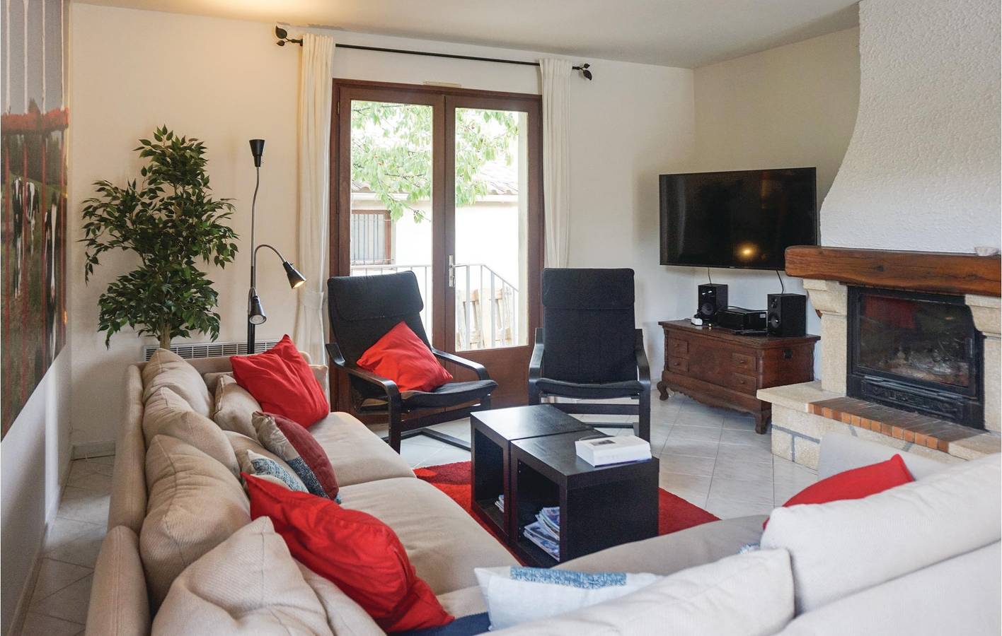 Apt de 110m² avec parking, TV, jardin, piscine et internet, près de Lamalou-les-Bains et L'Orb in Le Poujol-sur-Orb, Région de Béziers