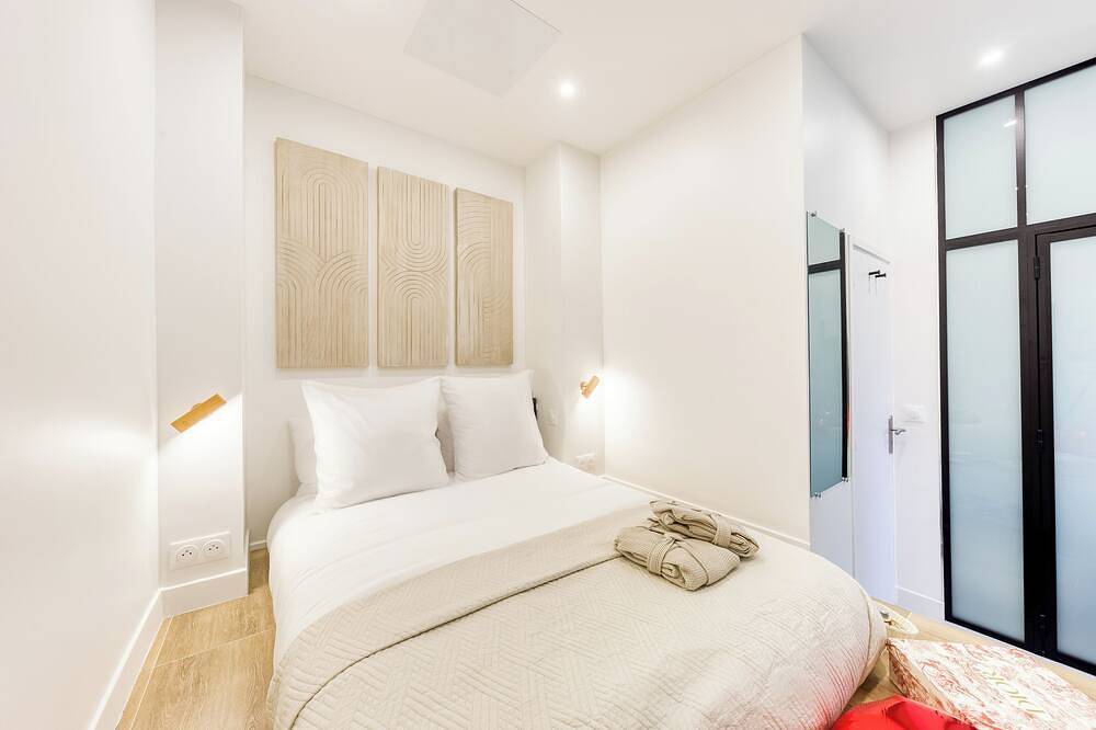 Appartement entier, Cosy appart avec Jacuzzi à 15min Champs Elysées in Clichy, Hauts-de-Seine