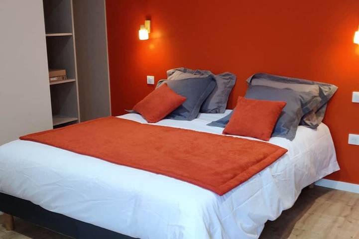 Gîte pour 14 personnes, avec terrasse et jardin à Cheffois - 2