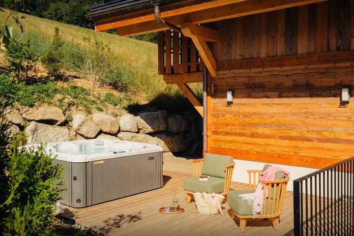 Chalet pour 12 personnes, avec sauna ainsi que jardin et jacuzzi, adapté aux familles