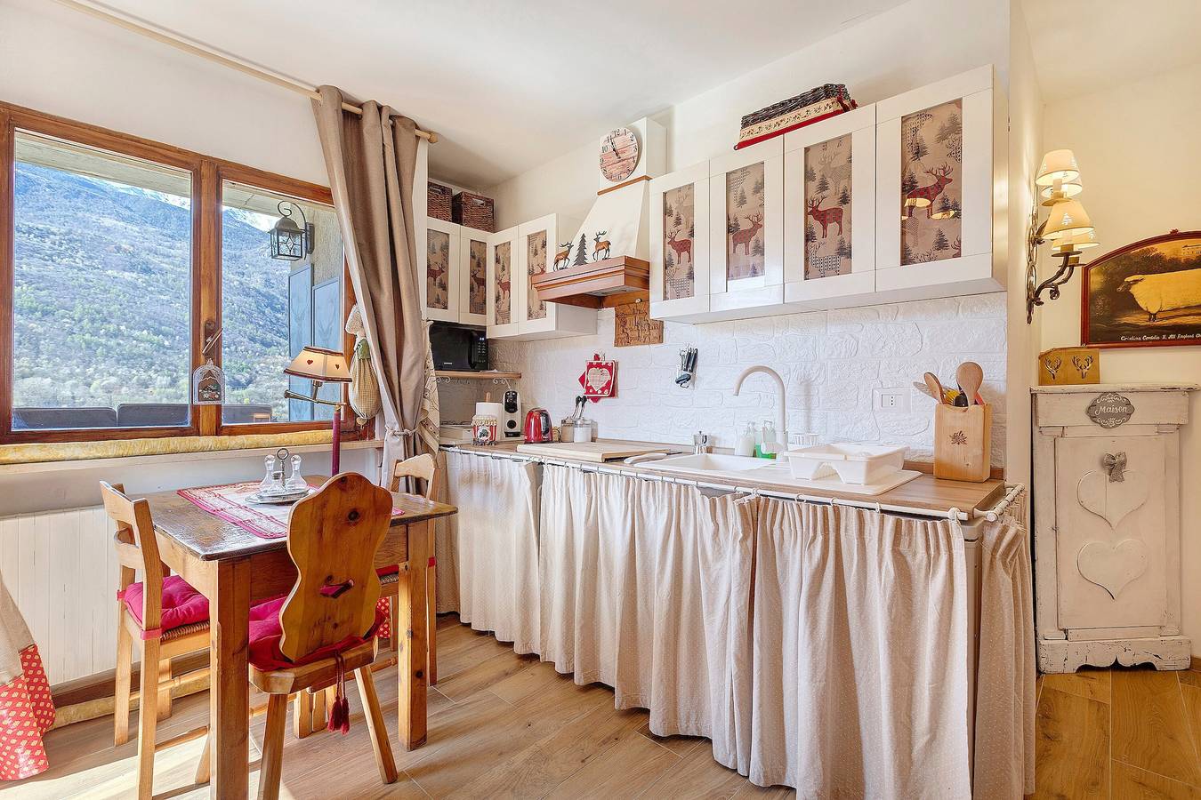 Apartamento entero, Bellavista Saint-Vincent: Relajación y confort con terraza y vistas a la montaña in Saint-Vincent, Comune di Saint-Vincent