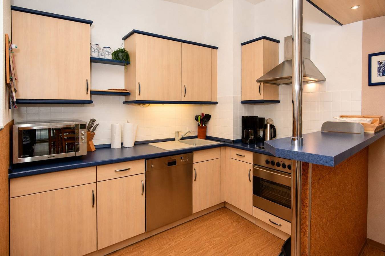 Hel lejlighed, Komfortable 60m² Ferienwohnung für 4 Personen mit Loggia in Warnemünde Strand, Rostock