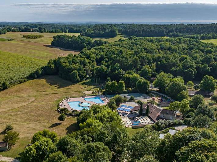 Chalet pour 5 personnes, avec Jacuzzi et Bassin pour enfant en Dordogne