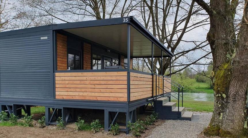 Ferienhaus für 6 Personen, mit Kinderpool und Sauna sowie Ausblick und Garten