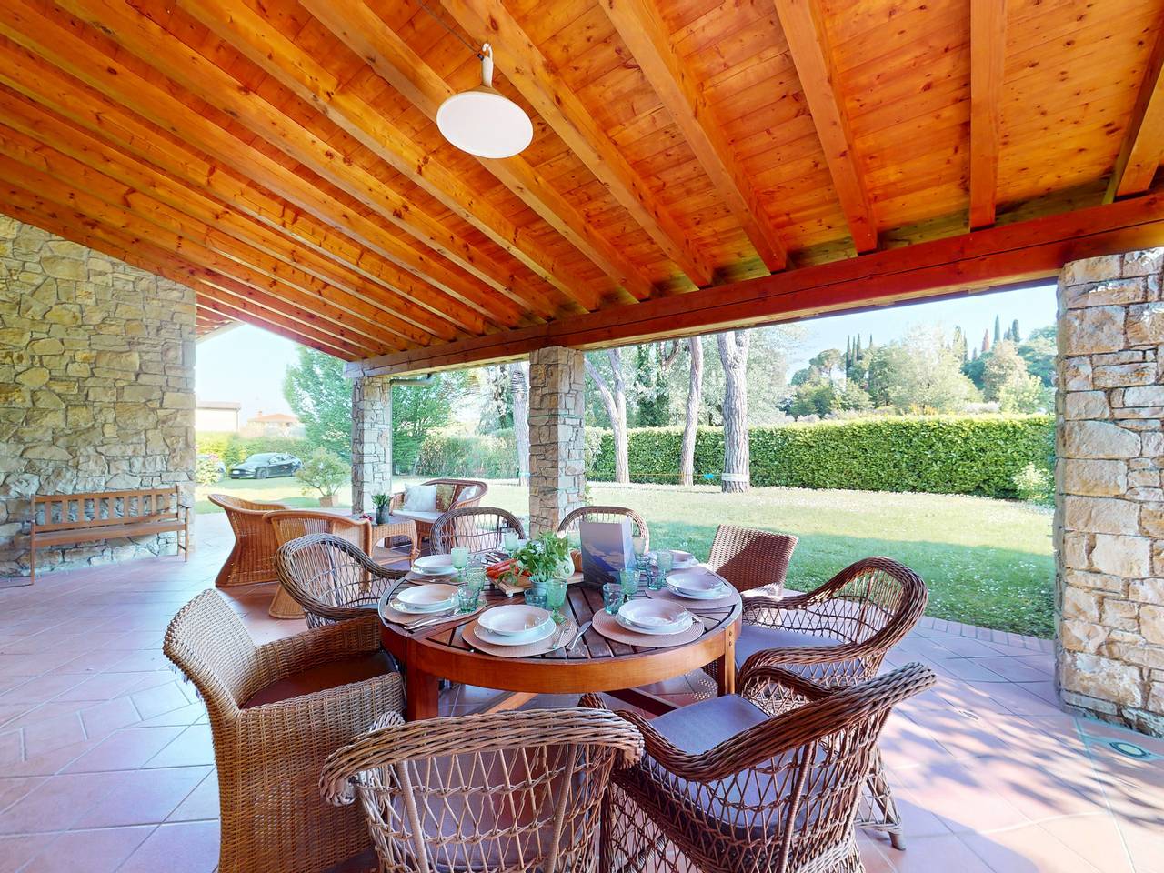 Villa Paradiso by Bookinggardalake in San Felice del Benaco, Montañas Garda