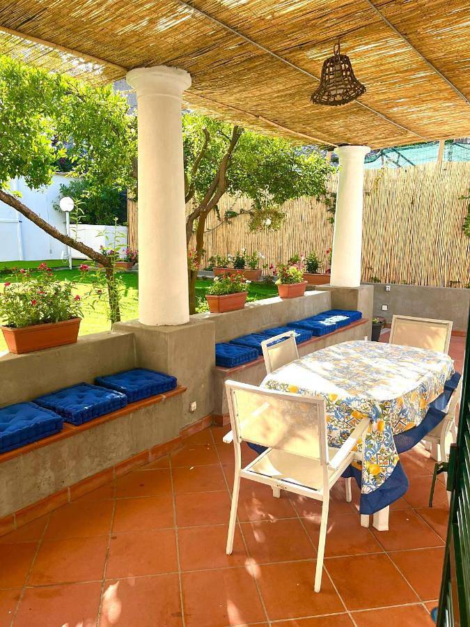 Appartamento per 6 persone, con giardino e balcone, adatto a famiglie con bambini a Anacapri