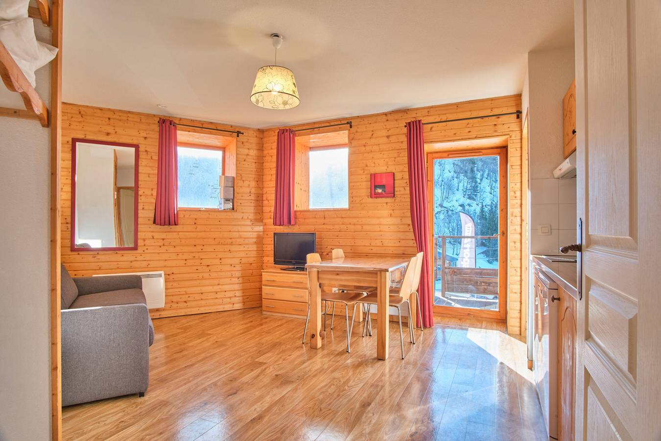 Appartement entier, Appartement 'Les Airelles' avec vue sur montagne et balcon in Chamrousse, Parc national des Écrins
