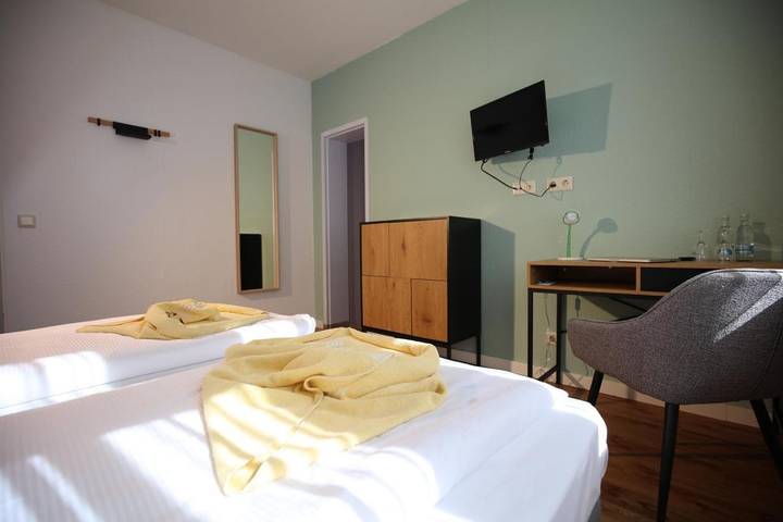 Hotel, mit Terrasse und Garten sowie Sauna und Ausblick in Lauscha - 4