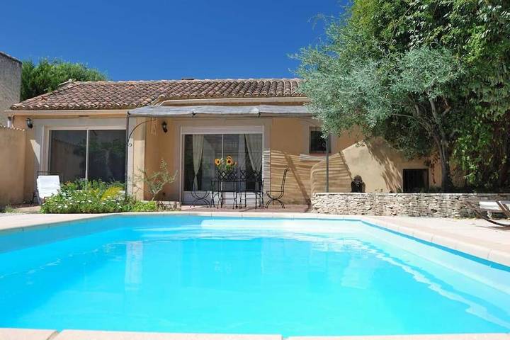 Location de vacances pour 6 personnes, avec piscine et jardin, animaux acceptés à Saint-Maurice-sur-Eygues - 2