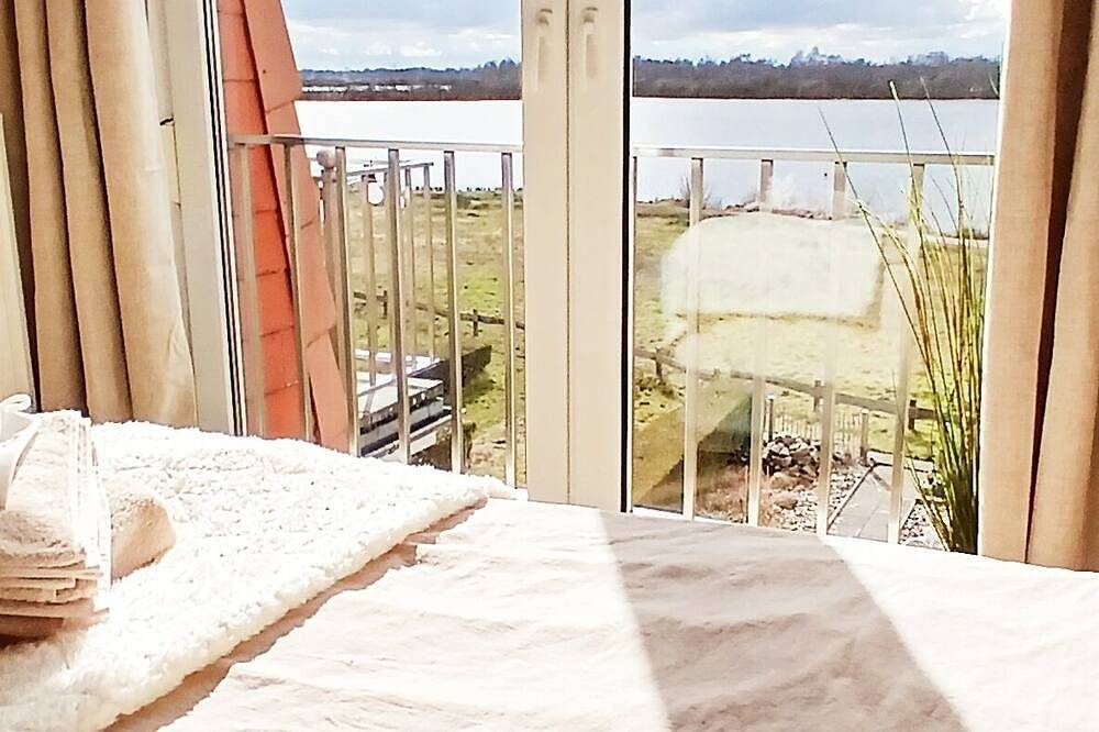 Ganze Wohnung, Renovierte Ferienwohnung Strandperle mit traumhaftem Blick auf's Timmeler Meer in Großefehn, Landkreis Aurich
