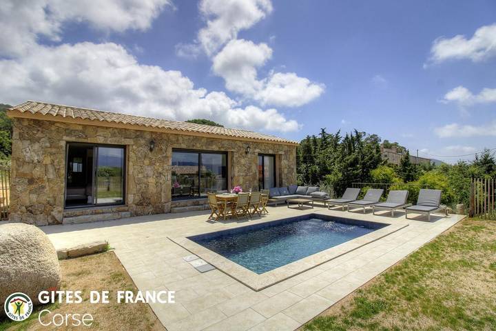 Casa de huéspedes para 4 personas, con piscina además de terraza y jardín - 1