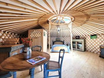 Gîte pour 2 personnes, avec terrasse dans Village de Collonges la Rouge