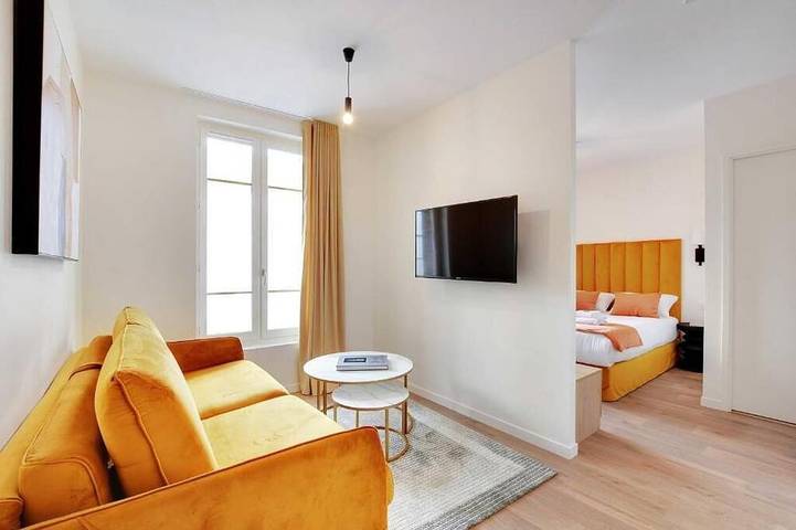 Entire apartment, Appartement Supérieur: two-Bedroom with WiFi & AC Near Paris in Levallois-Perret, Hauts-de-Seine