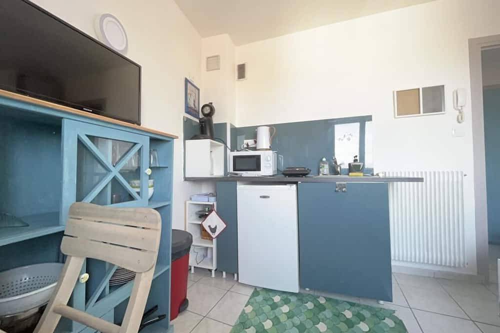 Entire apartment, Joli Studio Vers les Thermes, Pour Séjour Détente in Royat, Volcans d'Auvergne Regional Nature Park