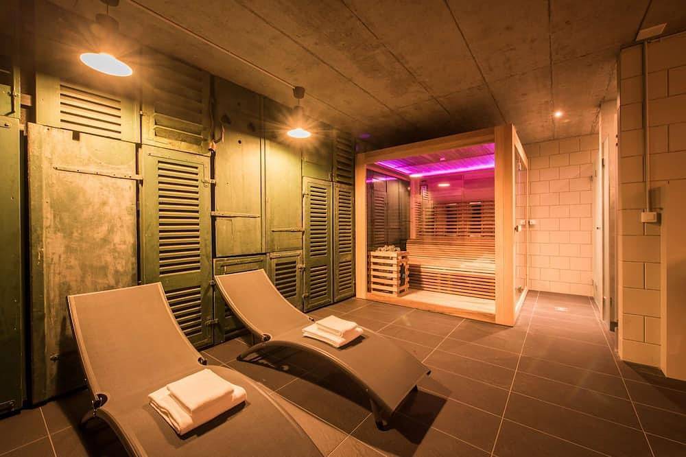 Entire apartment, Exquisite Holiday Apartment in Interlaken's Heart in Matten bei Interlaken, Lake Thun
