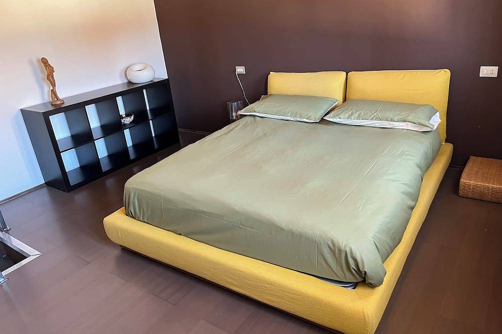 Apartamento entero, Elegant Turret in the Center in Faenza, Provincia de Ravenna