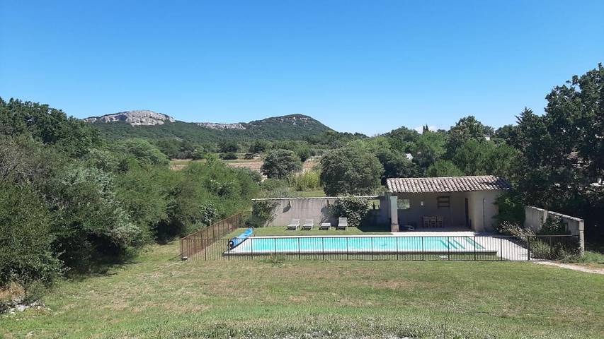Villa pour 12 personnes, avec terrasse et jardin ainsi que piscine et vue, animaux acceptés