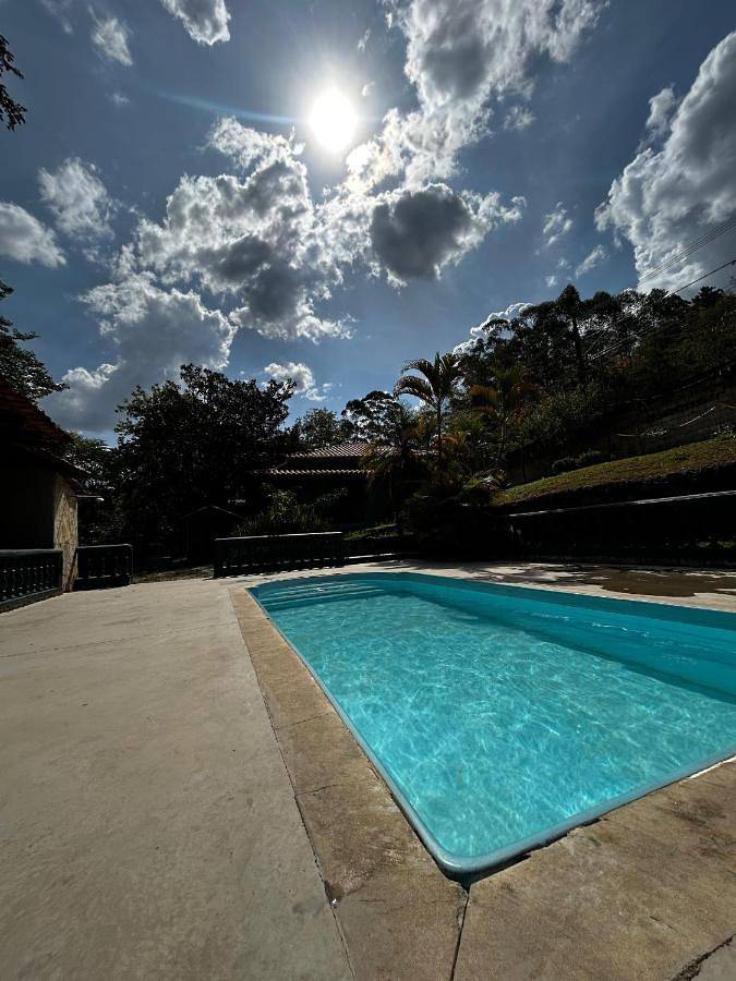 Casas e apartamentos de temporada para 13 pessoas, com vista e jardim e ainda piscina em Santa Cruz de Minas