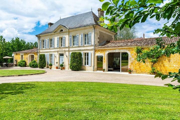 Location de vacances pour 10 personnes, avec Terrasse et Piscine à Ozillac