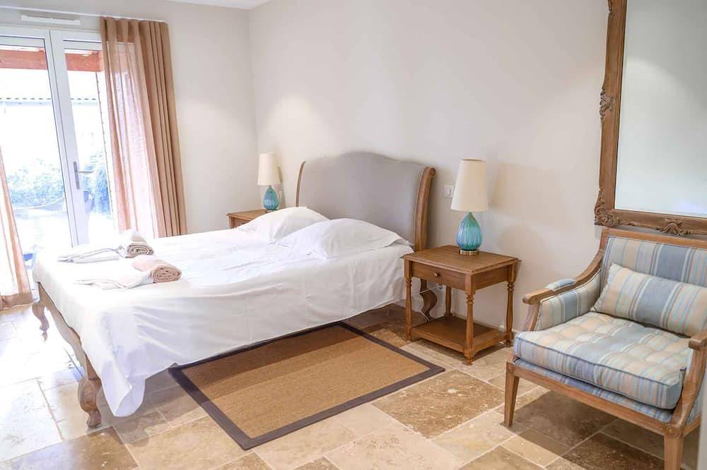 Neue Luxus-3-Bett-Villa mit privatem Pool auf Chateau Immobilien in Castelnau-de-Montmiral, Albi und Umgebung