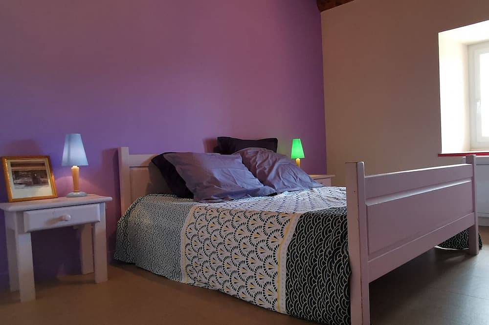 Gîte familial avec cour, ping-pong, proche Lyon et Clermont-Ferrand in Mézères, Haute-Loire