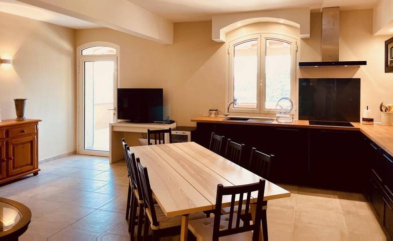 Location de vacances pour 4 personnes, avec terrasse ainsi que piscine et vue à Suzette - 3