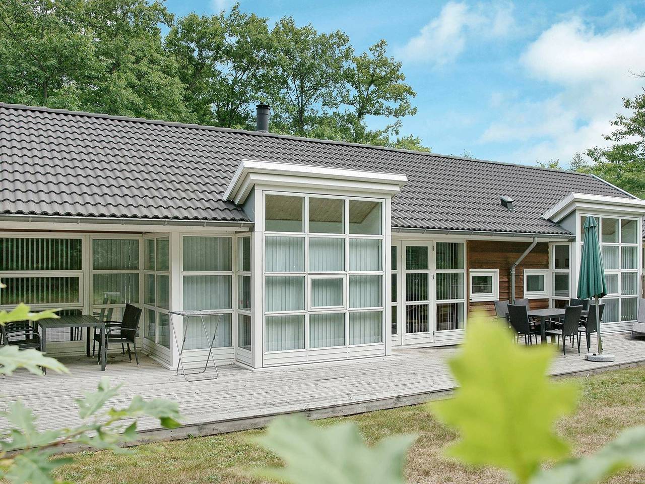 Moderne cedertræshus tæt på stranden in Hasle, Bornholm