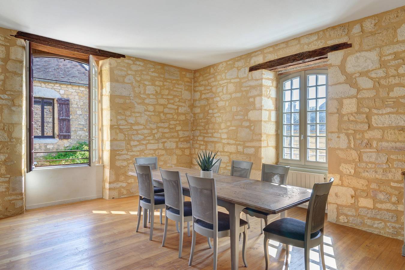 Holiday Home 'Coeur De Domme' with Private Terrace, Wi-Fi and Air Conditioning in Domme, Périgord Noir